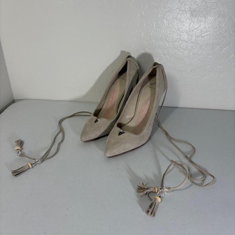 Brian Atwood Shoes Womens Size 8.5 Beige Suede Ankle Tie Tassel High Heel Pumps